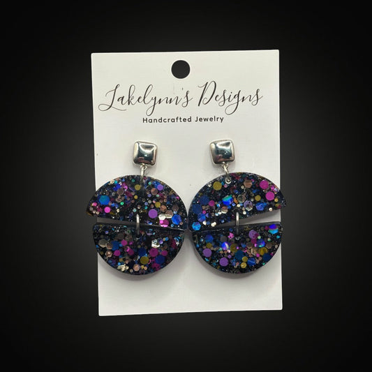 Lakelynns Designs Cecilia glitter hoop earrings with geometric cutouts and silver square studs. Iridescent glitter in clear resin.
