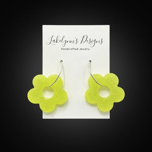 Lakelynns Designs lime green glitter acrylic flower hoop earrings. Shimmering, translucent, daisy-inspired design.
