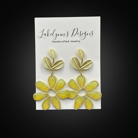 Lakelynns Designs yellow daisy flower dangle earrings with gold-tone leaves and stems.