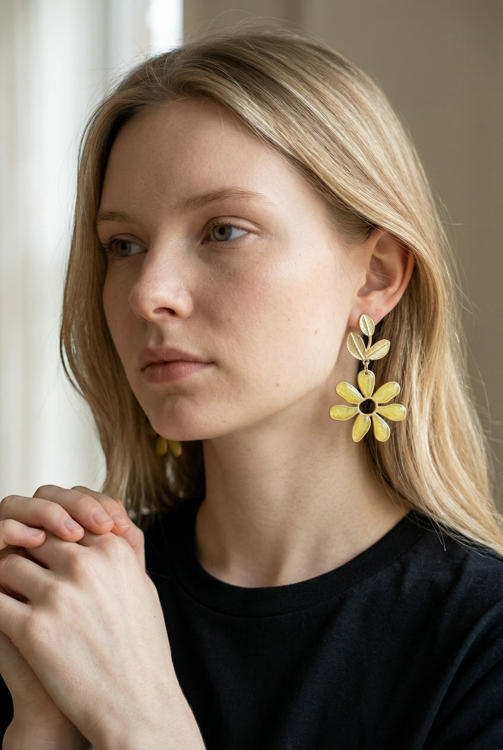 Lakelynns Designs yellow daisy flower dangle earrings with gold-tone leaves and stems.